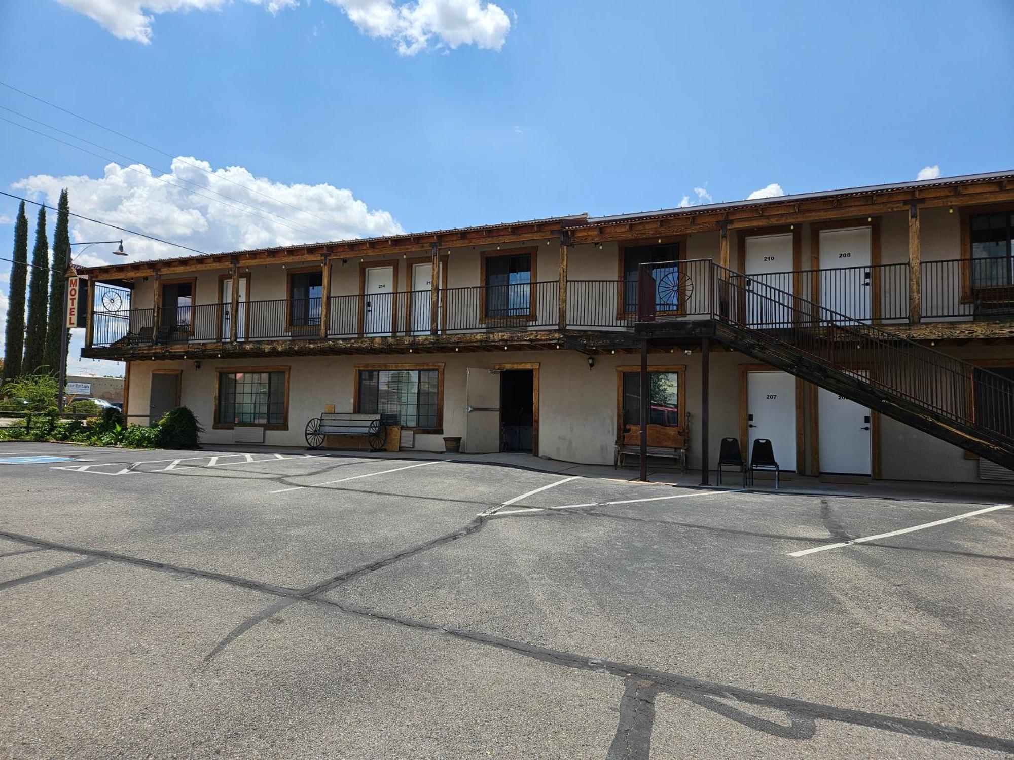 Tombstone Motel Exterior foto